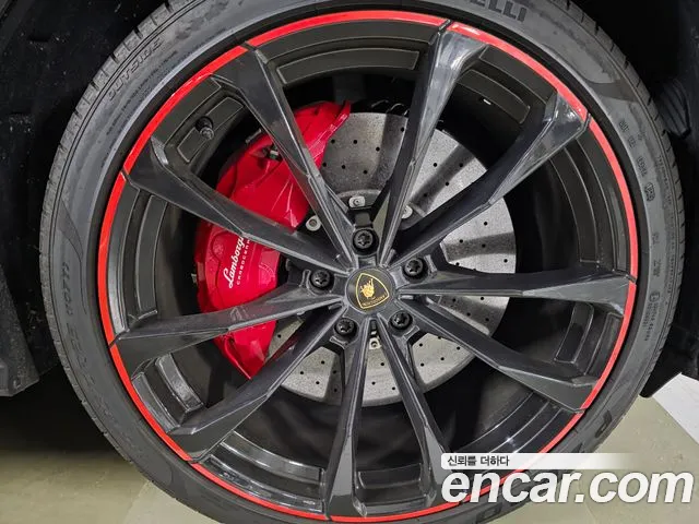 Lamborghini Urus — Фото автомобиля 4