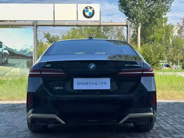 BMW i5 — Фото автомобиля 6