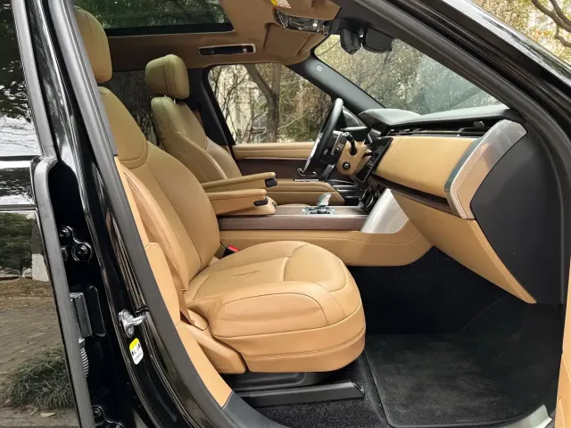 Land Rover Range Rover 2023 3.0 L6 360PS Golden Age Edition — Фото автомобиля 10