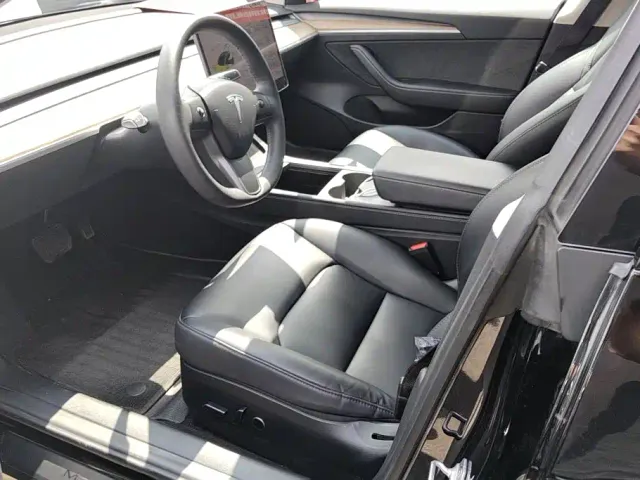 Tesla Model 3 — Фото автомобиля 9