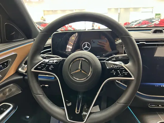 Mercedes-Benz E-Class — Фото автомобиля 11