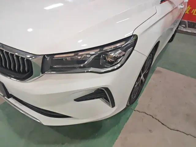 Geely Emgrand — Фото автомобиля 23