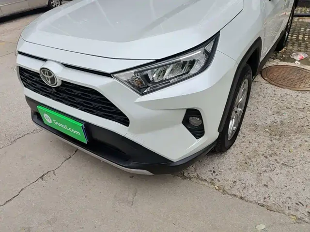 Toyota RAV4 — Фото автомобиля 23