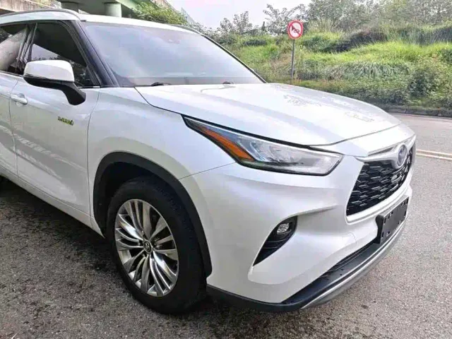 Toyota Highlander — Фото автомобиля 3