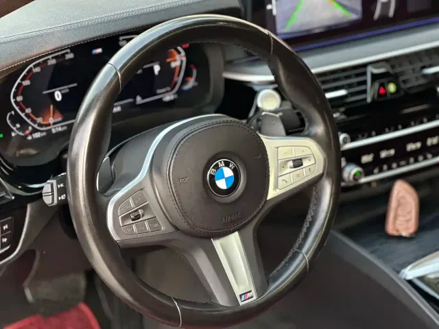 BMW 5 Series — Фото автомобиля 12
