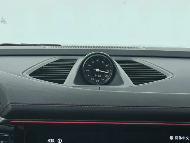 Porsche Macan EV — Фото автомобиля 19