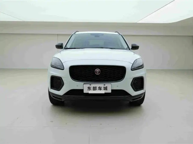 Jaguar E-PACE — Фото автомобиля 2