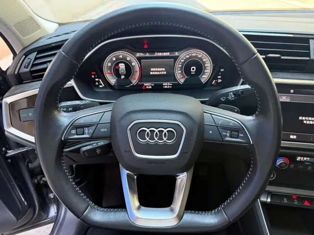 Audi Q3 — Фото автомобиля 11