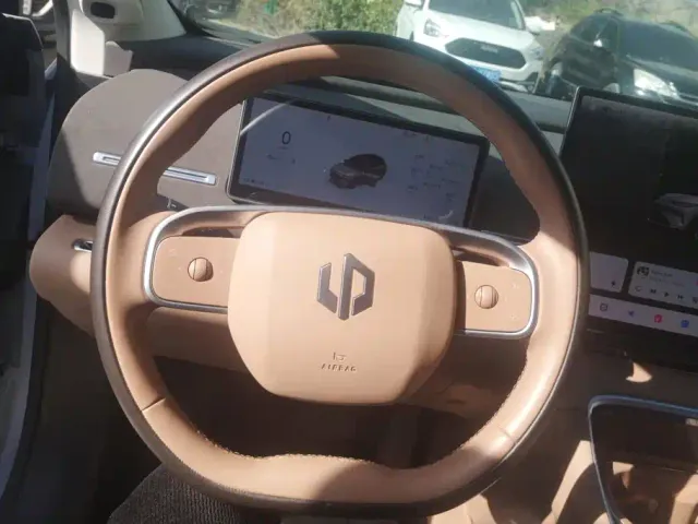 Leapmotor C11 — Фото автомобиля 15