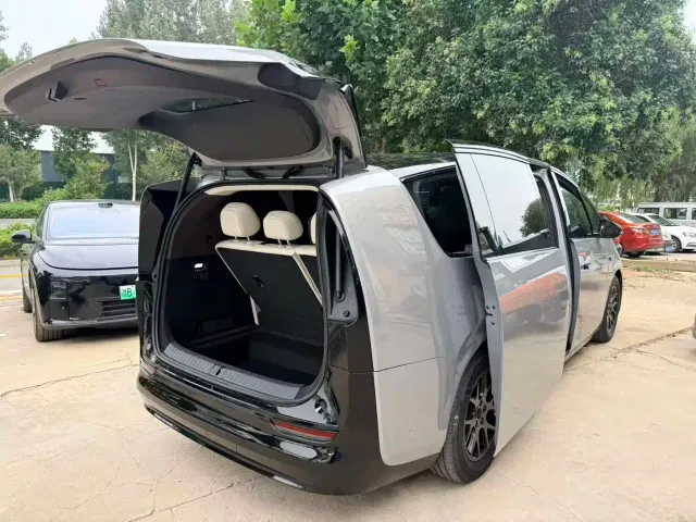 Li Auto MEGA — Фото автомобиля 7