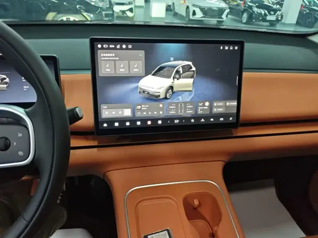 Leapmotor C10 — Фото автомобиля 12