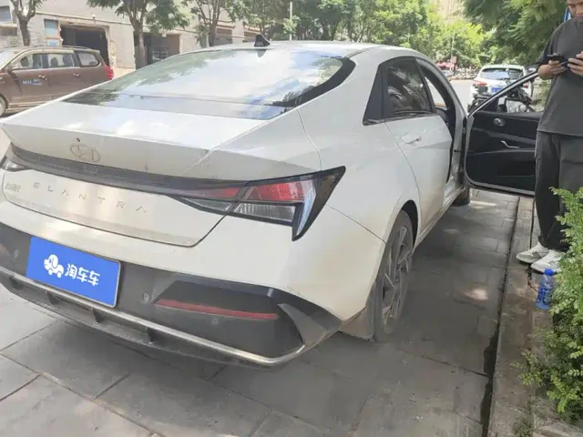Hyundai Elantra — Фото автомобиля 3