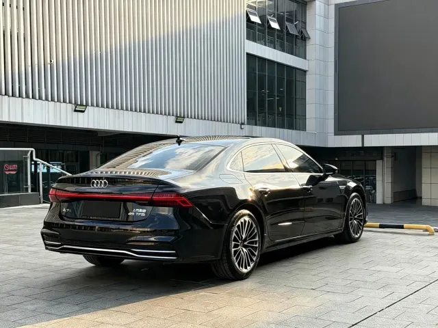 Audi A7L — Фото автомобиля 14