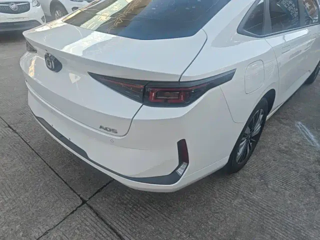 Changan Qiyuan A05 — Фото автомобиля 7