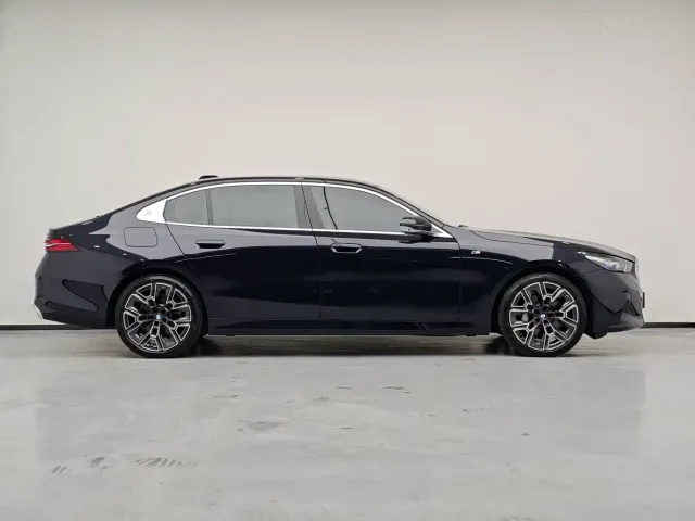 BMW 5 Series — Фото автомобиля 16