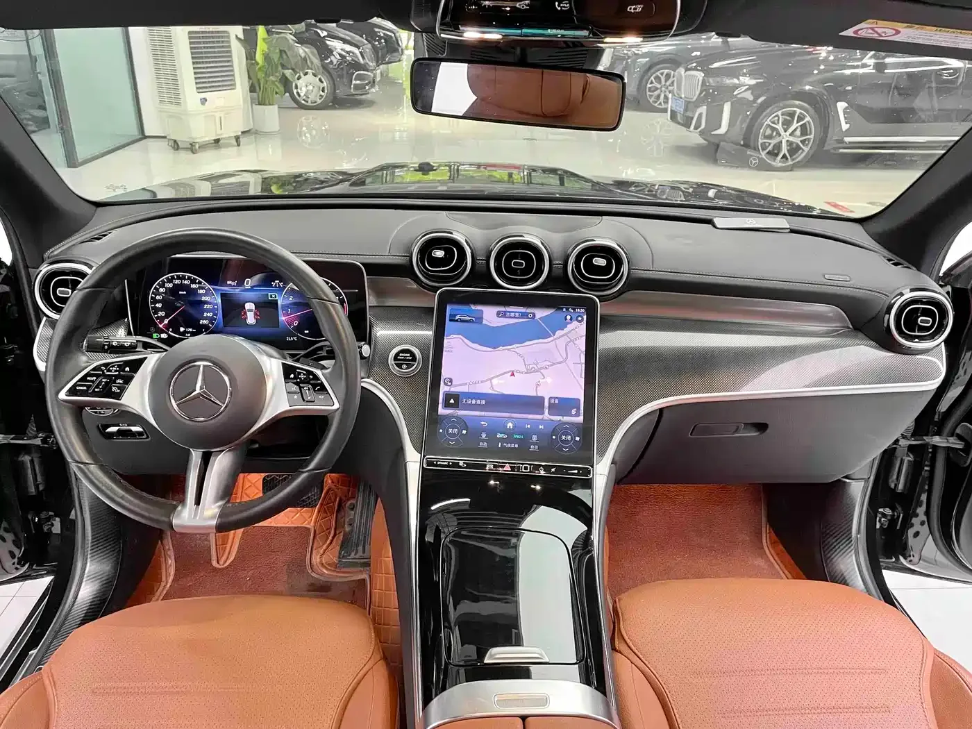 Mercedes-Benz Mercedes-Benz GLC 2023 Facelift GLC 260 L 4MATIC Sport 5-Seater — Фото автомобиля 4