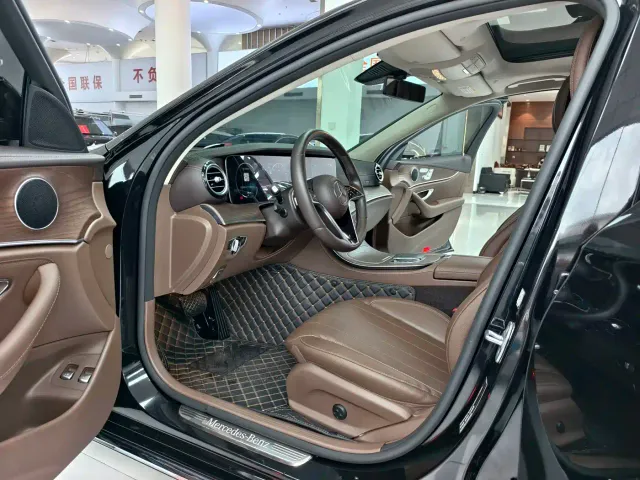 Mercedes-Benz E-Class — Фото автомобиля 4