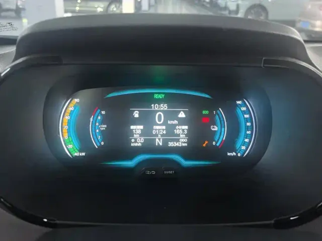 QQ New Energy Little Ant 2022 Facelift Sweet Edition Half Sugar NMC 30.6kWh 30kW 301km — Фото автомобиля 14