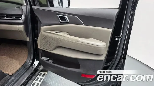 Kia Carnival Generation 4 — Фото автомобиля 25