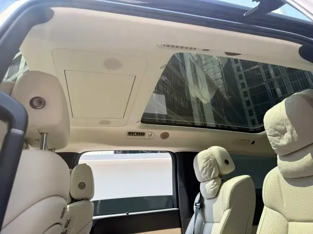 Li Auto MEGA — Фото автомобиля 13