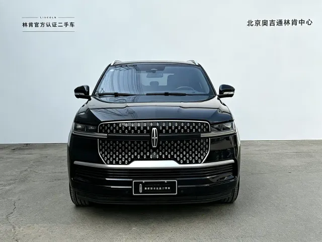 Lincoln Navigator — Фото автомобиля 2