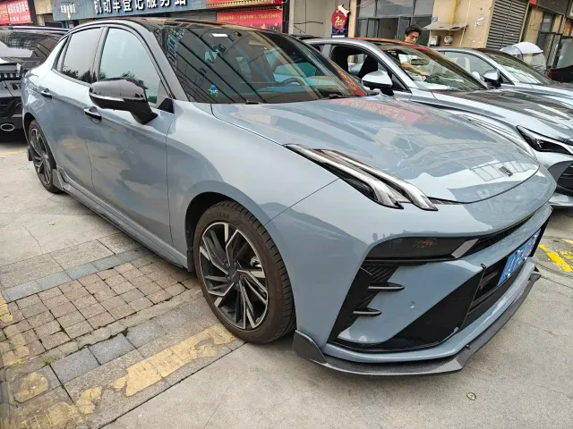 Lynk & Co 03 — Фото автомобиля 3