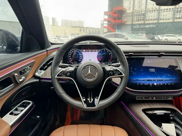Mercedes-Benz E-Class — Фото автомобиля 5