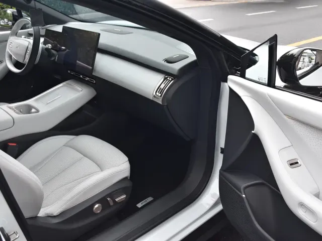 Xpeng P7+ — Фото автомобиля 14