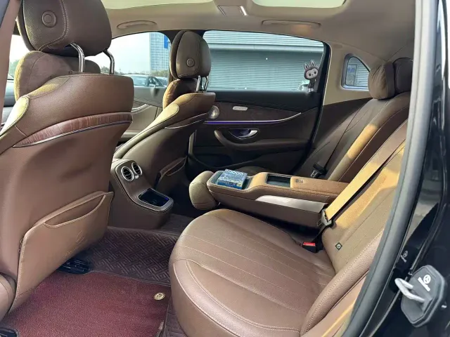 Mercedes-Benz E-Class — Фото автомобиля 8