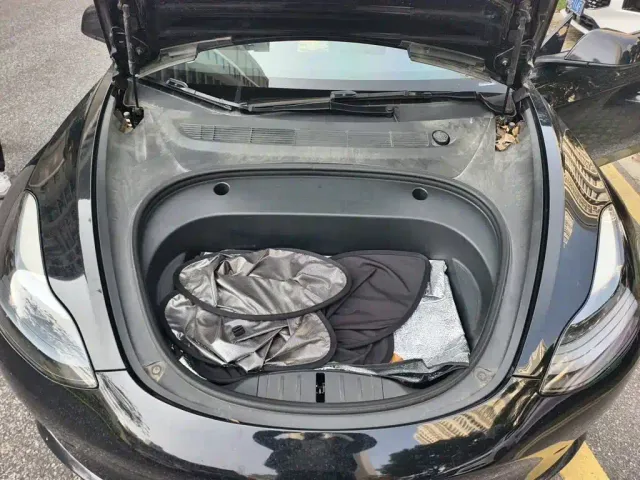 Tesla Model 3 — Фото автомобиля 16