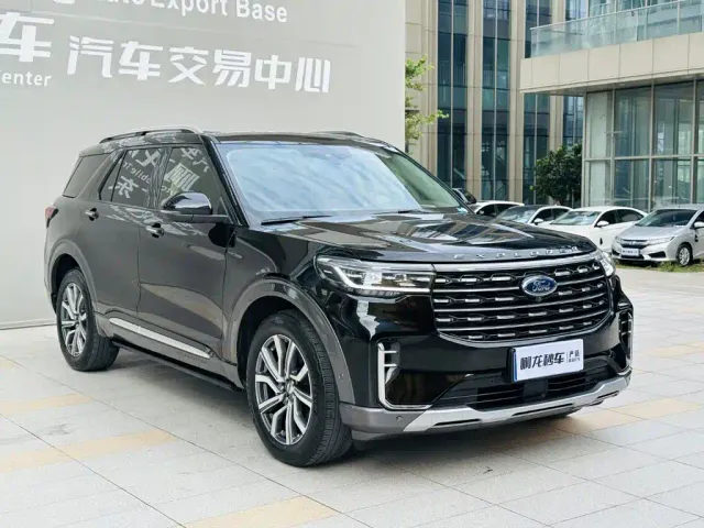 Ford Explorer — Фото автомобиля 3