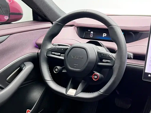 Xiaomi SU7 — Фото автомобиля 24
