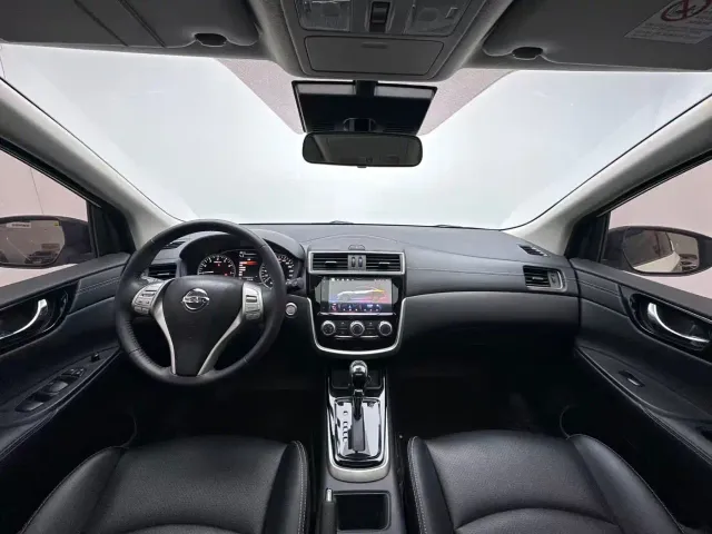 Nissan Tiida — Фото автомобиля 4