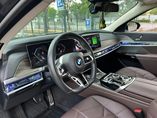 BMW 7 Series — Фото автомобиля 9
