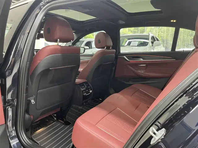 BMW 5 Series — Фото автомобиля 17