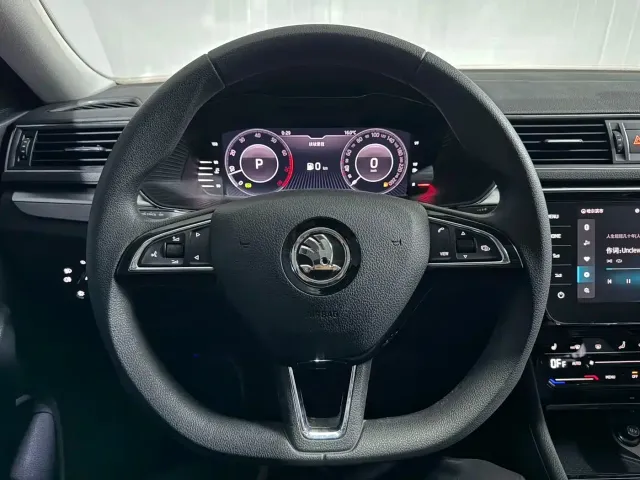 Skoda Superb — Фото автомобиля 7