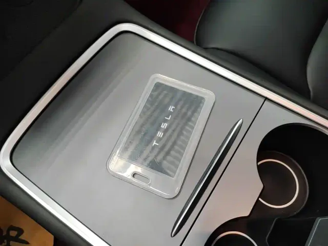 Tesla Model Y — Фото автомобиля 8