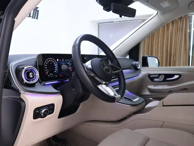Mercedes-Benz V-Class — Фото автомобиля 11