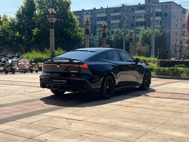 Changan UNI-V — Фото автомобиля 9