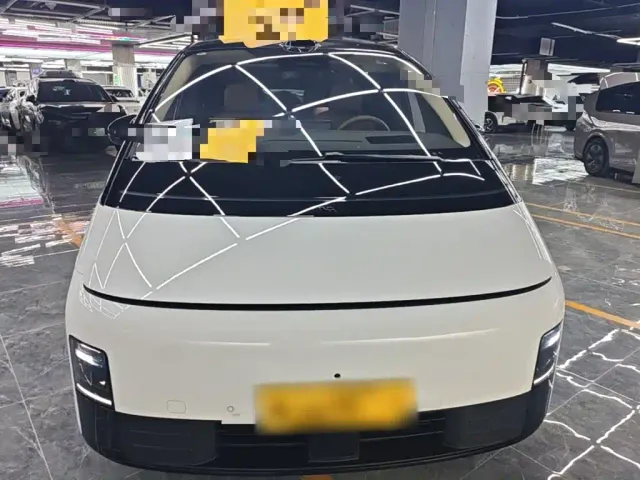 Li Auto MEGA — Фото автомобиля 2