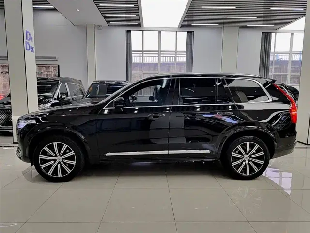 Volvo XC90 — Фото автомобиля 3