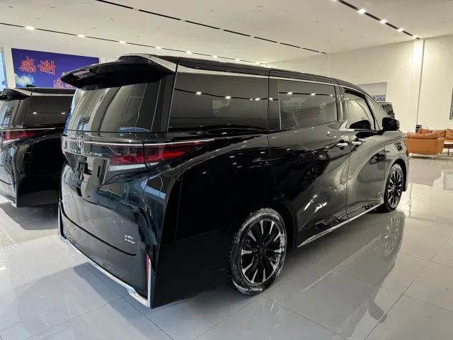 Toyota Vellfire — Фото автомобиля 10