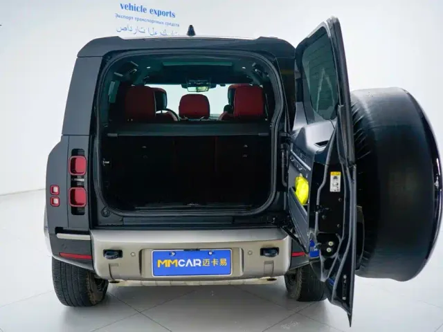 Land Rover Defender — Фото автомобиля 11