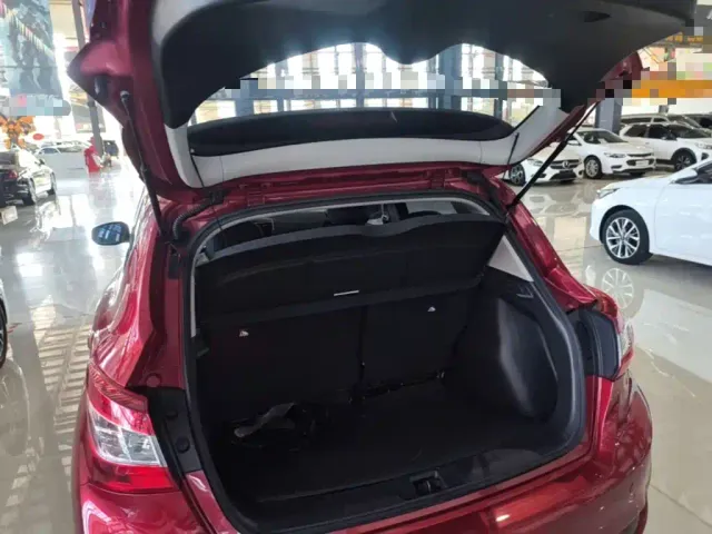 Nissan Tiida — Фото автомобиля 18