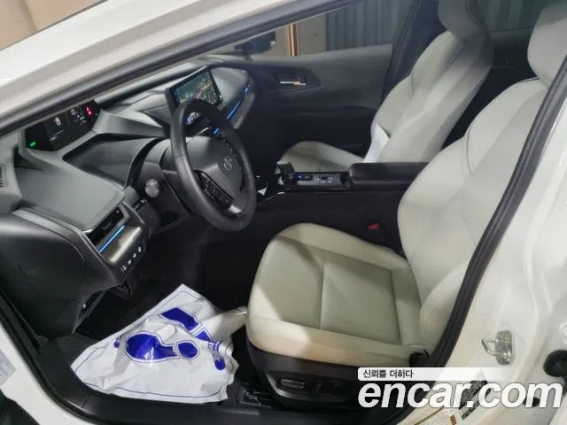 Toyota Prius Generation 5 — Фото автомобиля 8