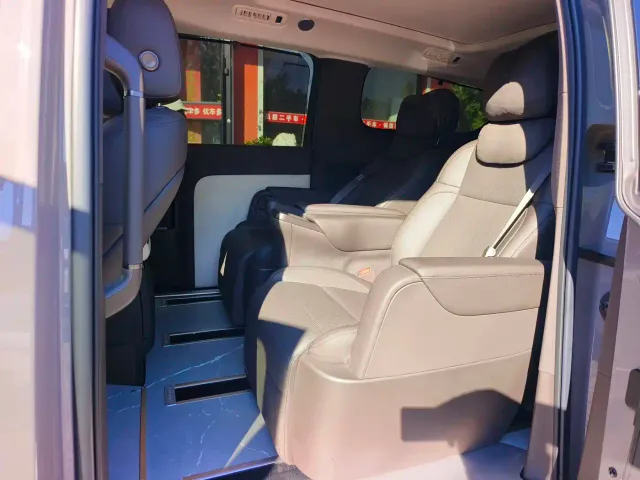 Li Auto MEGA — Фото автомобиля 10