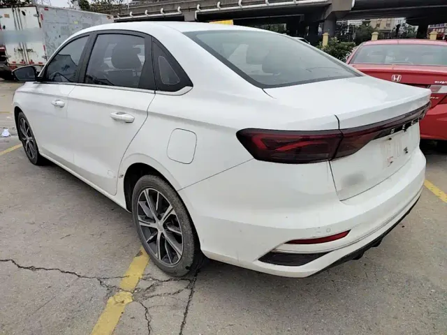 Geely Emgrand — Фото автомобиля 4