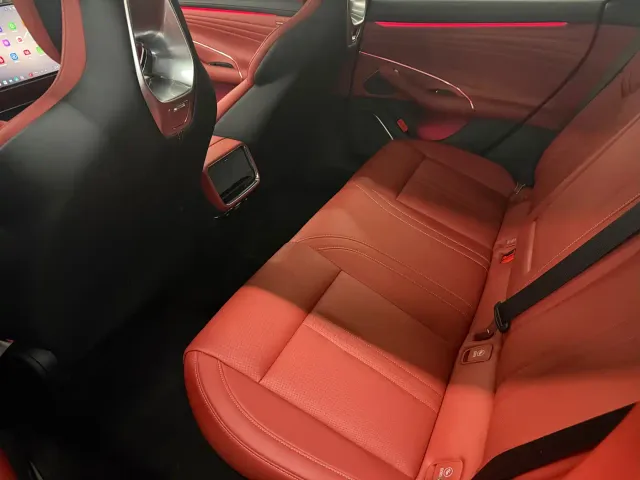 Xiaomi SU7 — Фото автомобиля 10
