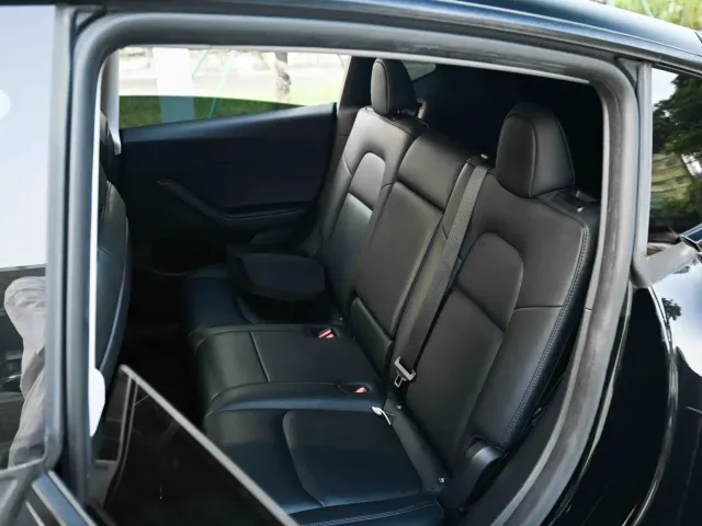 Tesla Model Y — Фото автомобиля 10