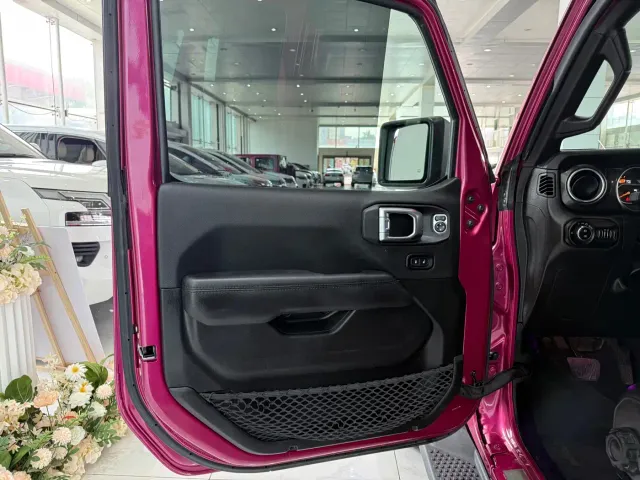 Jeep Wrangler — Фото автомобиля 4